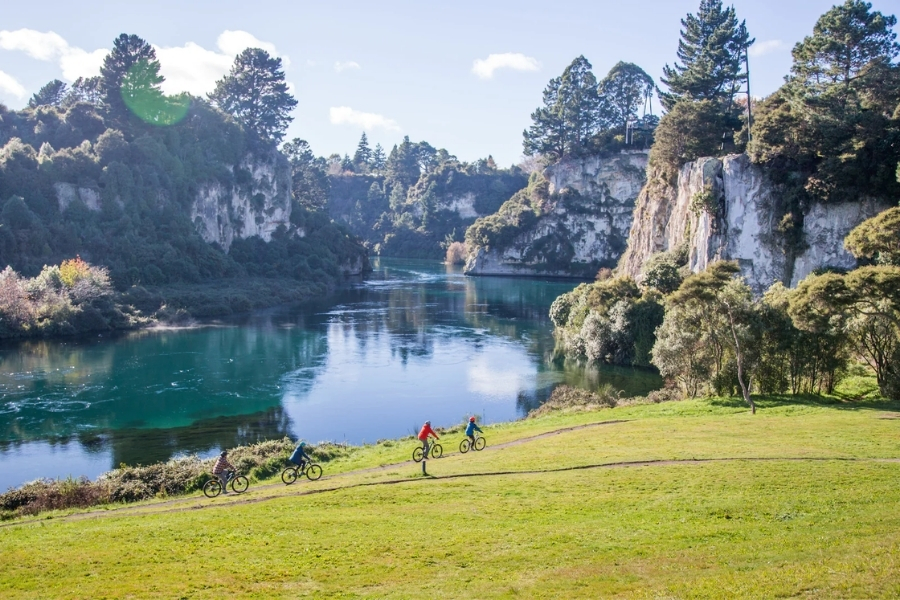 Kinh Nghiệm Du Lịch Hồ Taupo Ở Đảo Bắc New Zealand